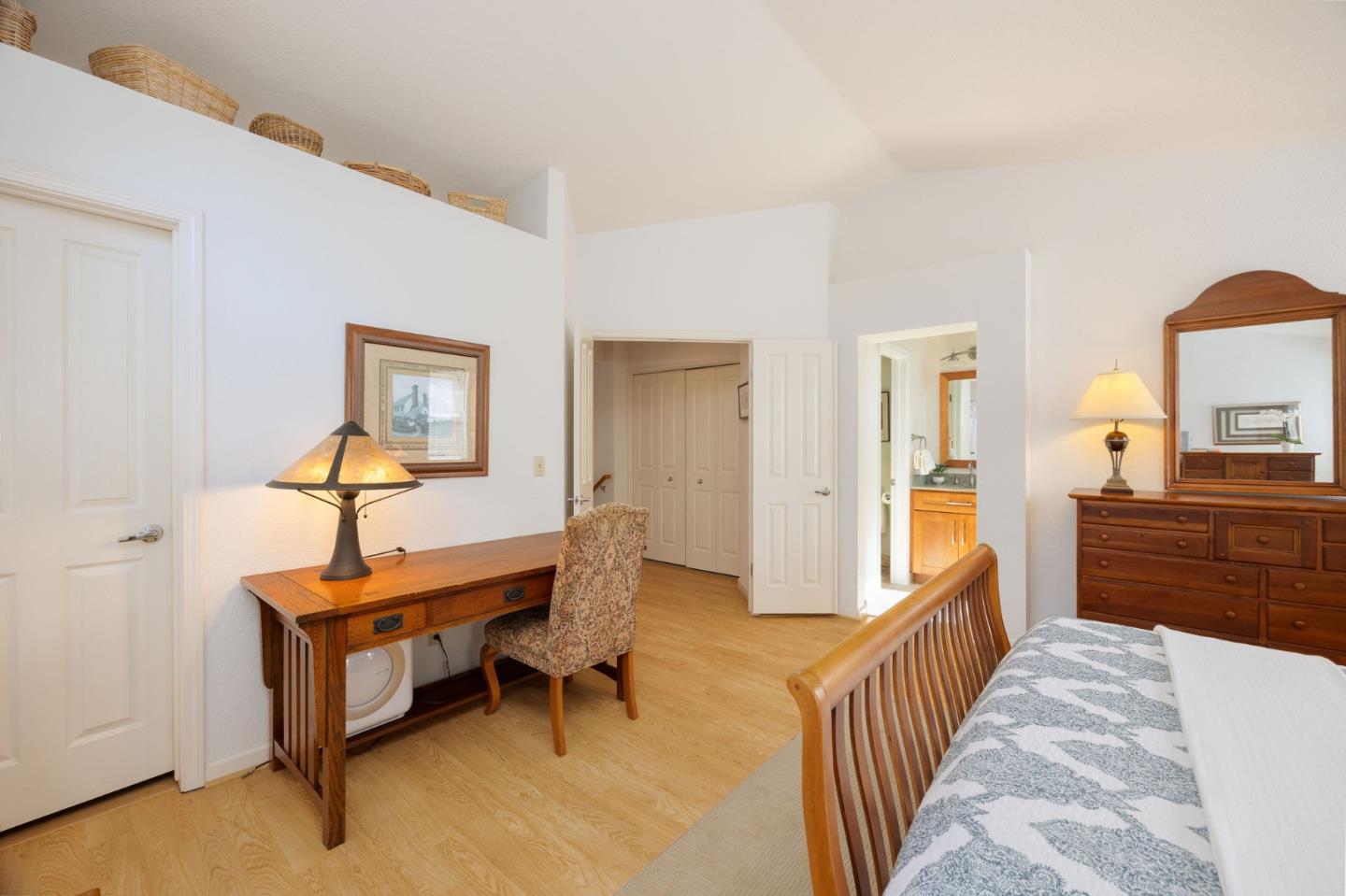 40 Patrick Way Half Moon Bay, CA 94019 - Photo 29 of 39 a room with furniture