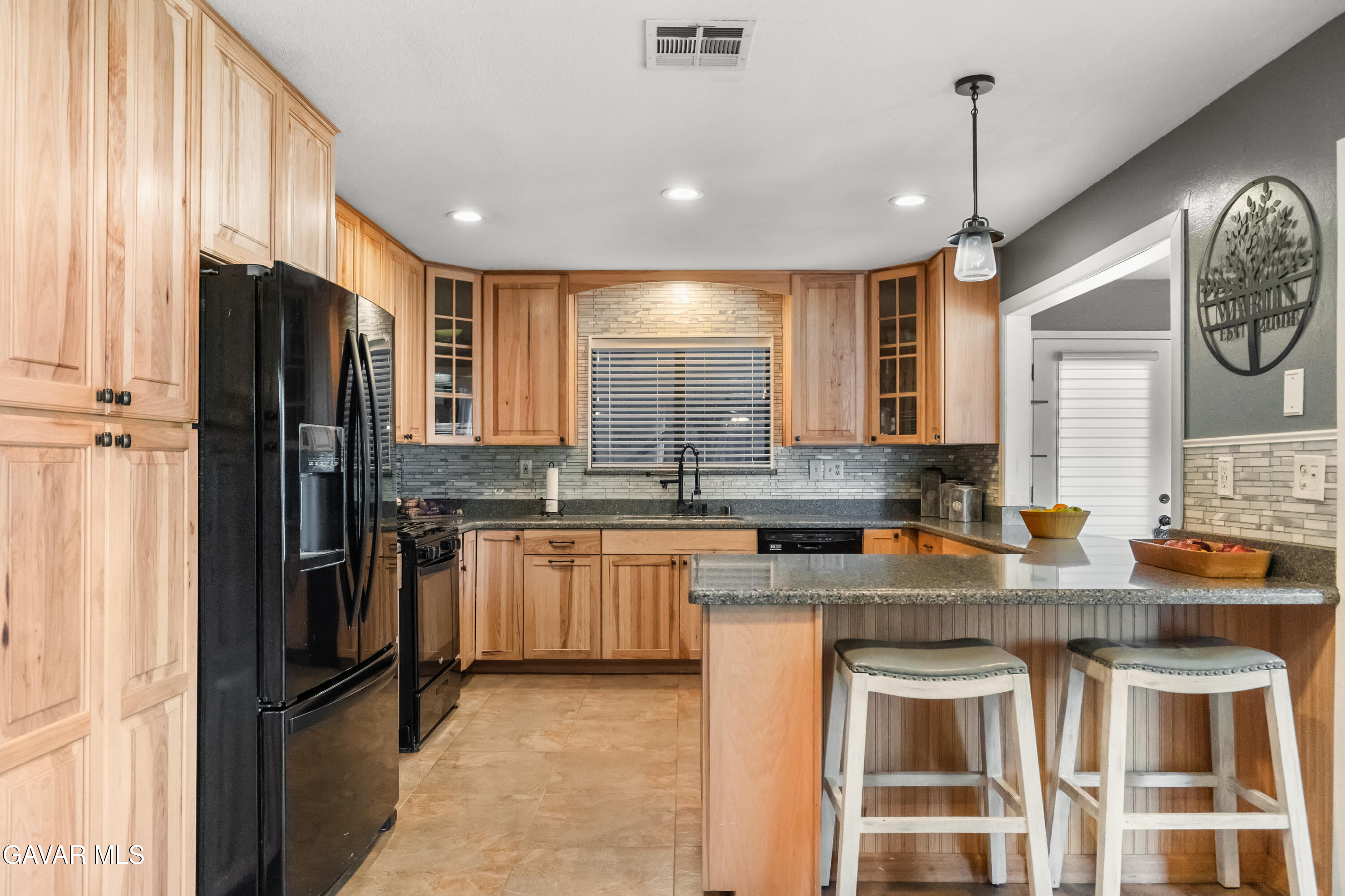 28050 Black Gold Way Tehachapi, CA 93561 - Photo 10 of 51 9