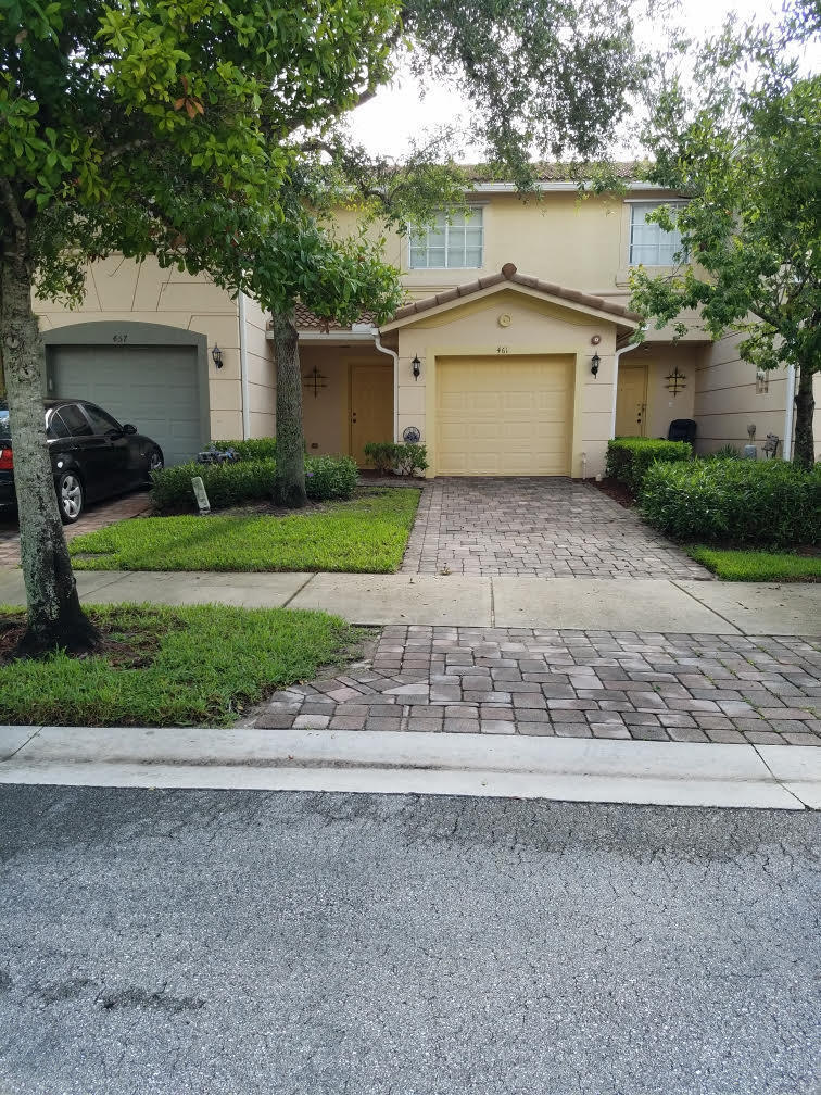 461 Southeast Bloxham Way Stuart, FL 34997 - Photo 1 of 17 461 Bloxham SE Front