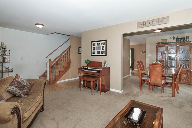 448 Hunters Way Fox River Grove, IL 60021 - Photo 5 of 18