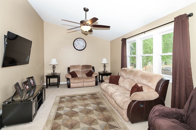 448 Hunters Way Fox River Grove, IL 60021 - Photo 9 of 18