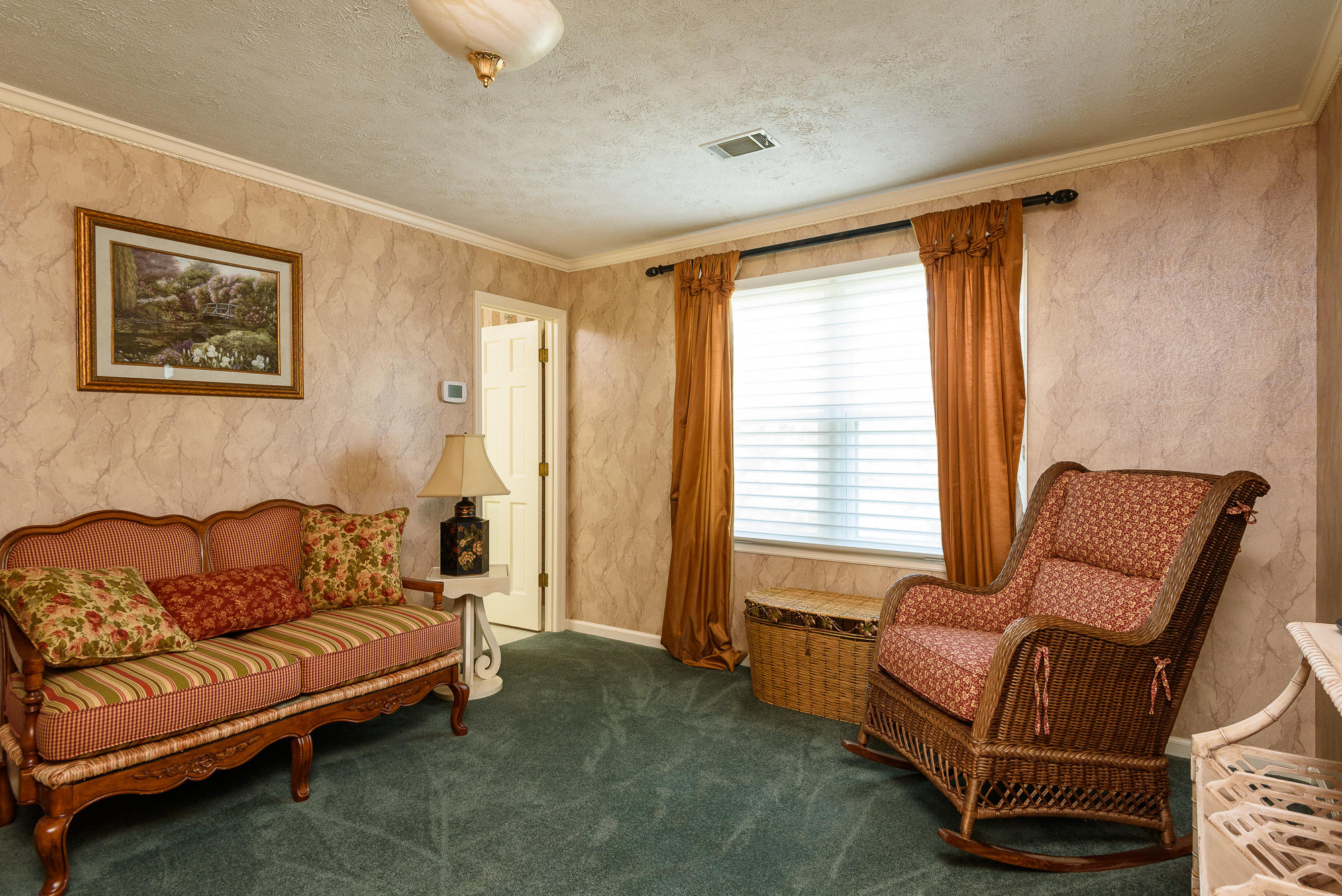 664 Parson Road Chatsworth, GA 30705 - Photo 26 of 51 Sitting Room