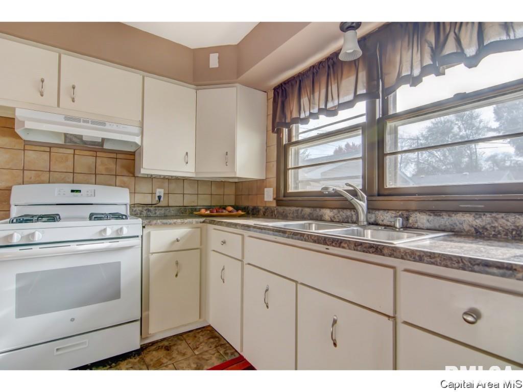 36 Midland Court Springfield, IL 62702 - Photo 4 of 27