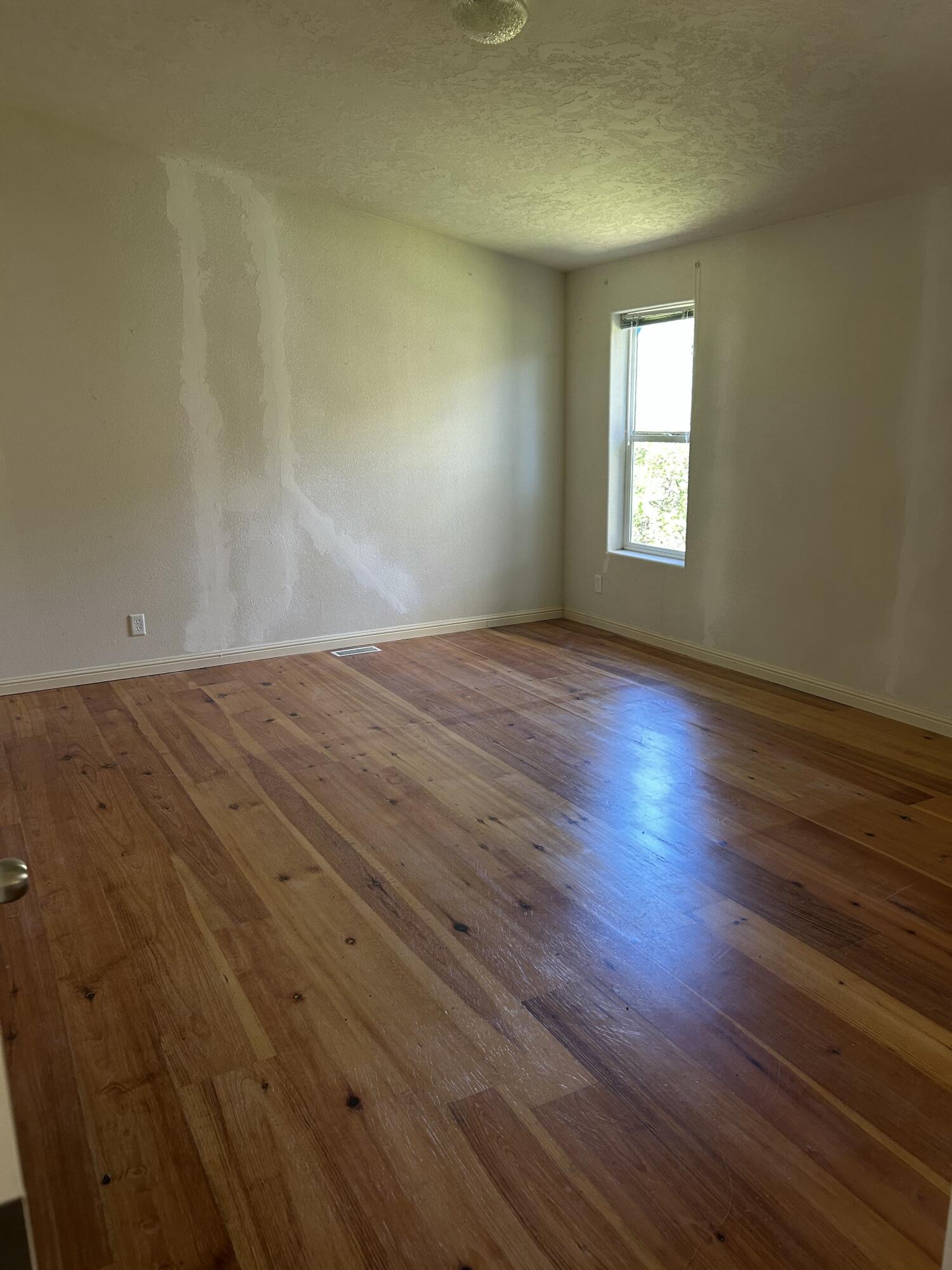 9445 East Antelope Road Eagle Point, OR 97524 - Photo 9 of 14 Master Bedroom