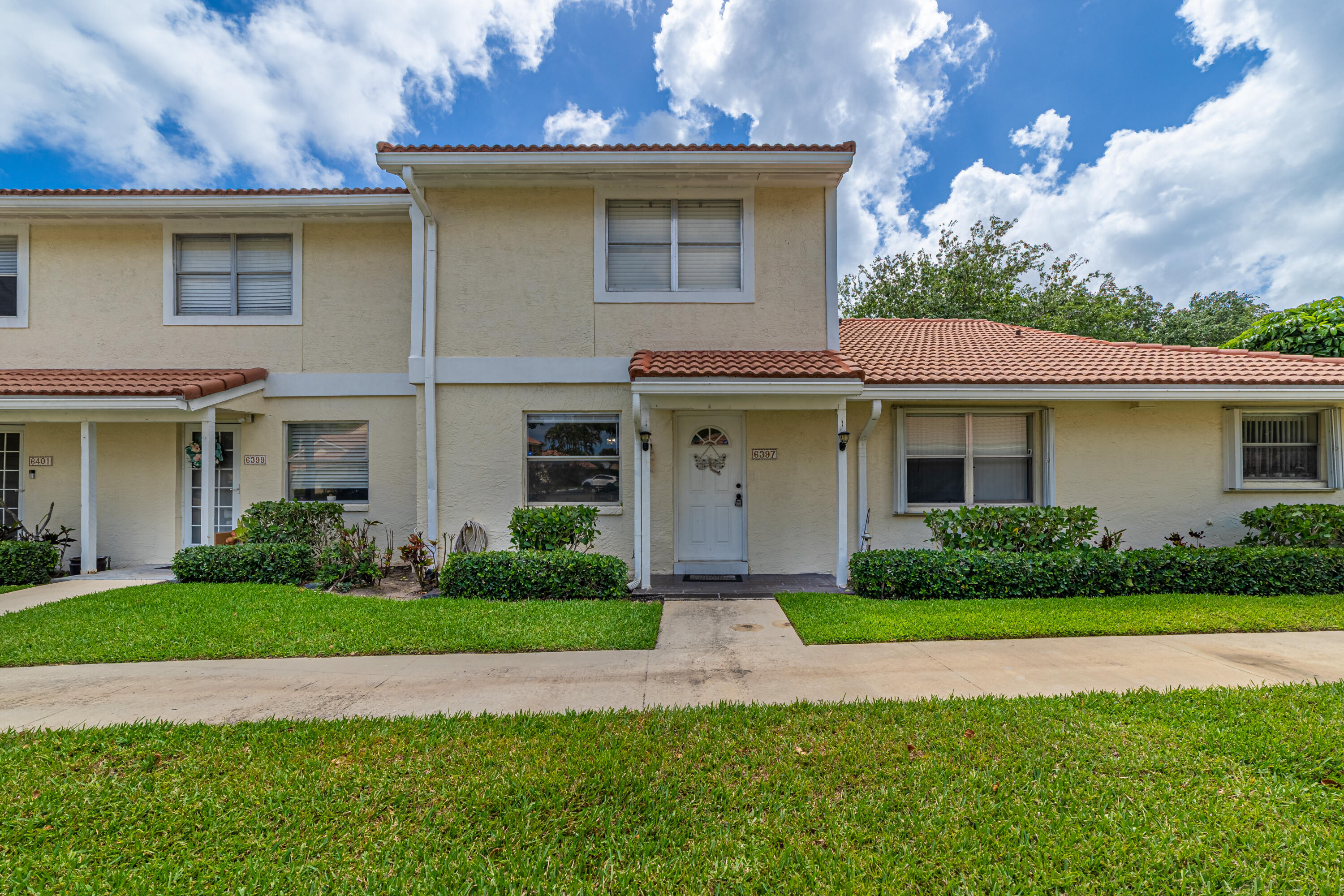 6397 Boca Circle Boca Raton, FL 33433 - Photo 12 of 46 Front Home
