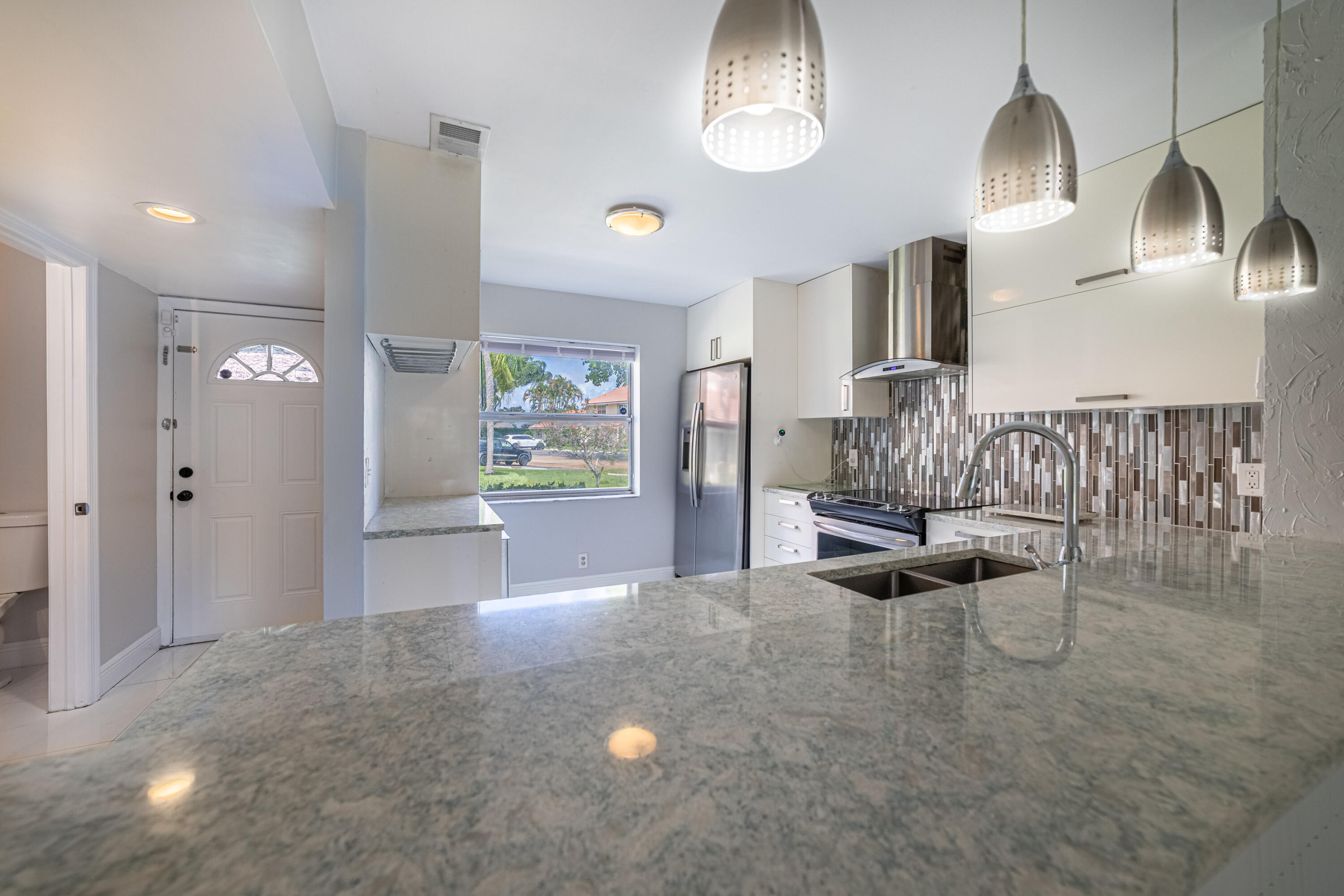 6397 Boca Circle Boca Raton, FL 33433 - Photo 19 of 46 Kitchen