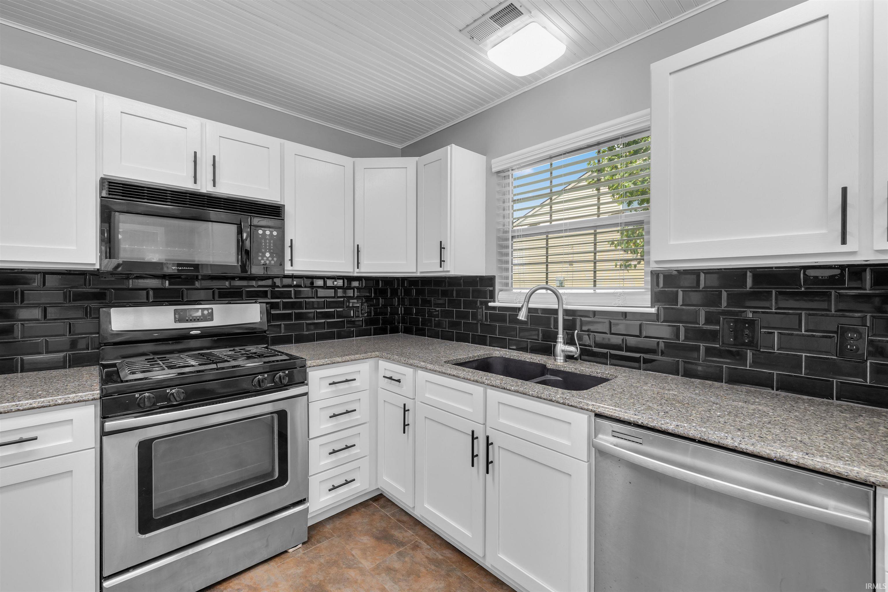 8730 Snowgoose Lane Fort Wayne, IN 46825 - Photo 14 of 29