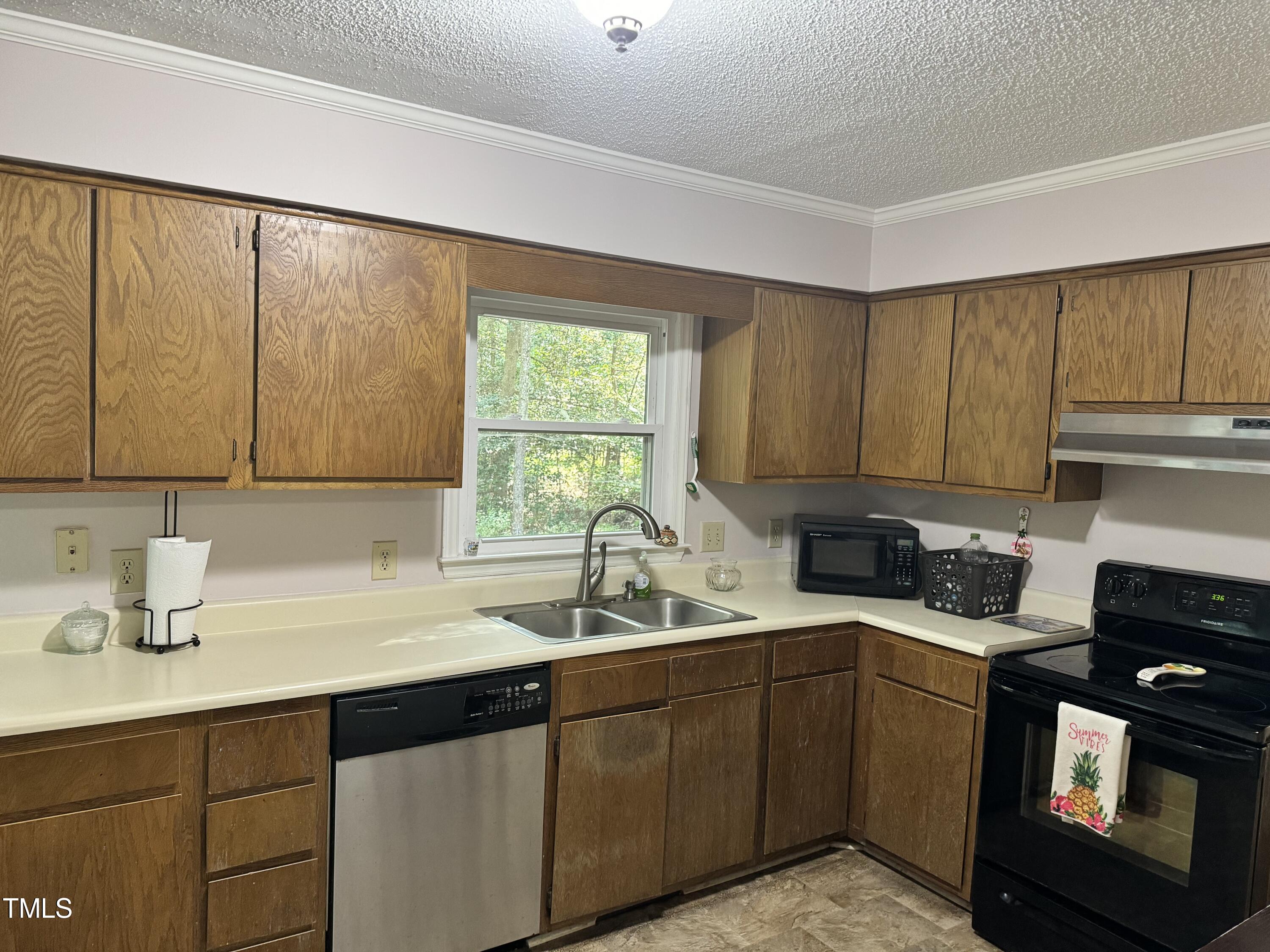 4300 Labrador Drive Raleigh, NC 27616 - Photo 5 of 16 IMG_2502