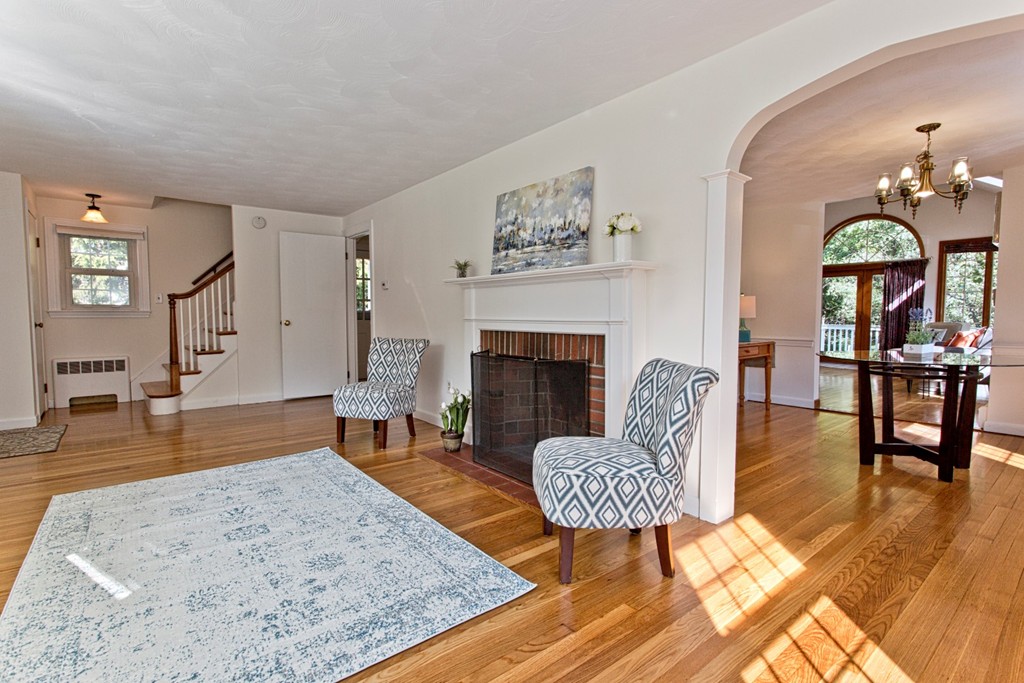 19 Clinton Road Melrose, MA 02176 - Photo 4 of 21 Gallery Image 4