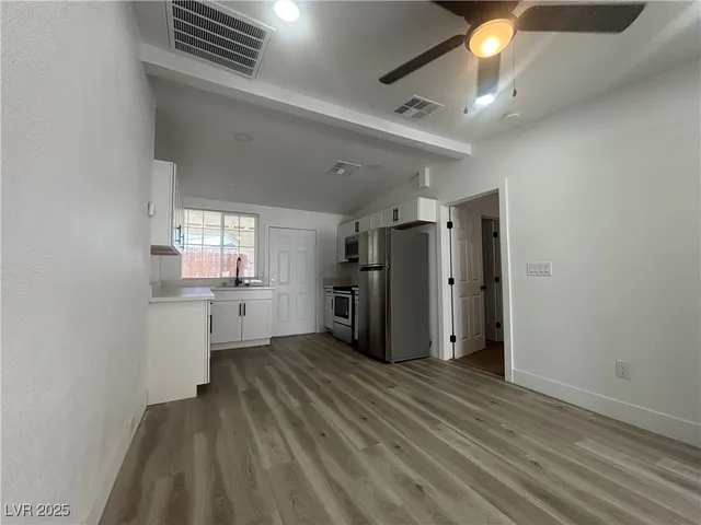 $1,100 | 724 North 9th Street, Unit 2, Las Vegas, NV 89101