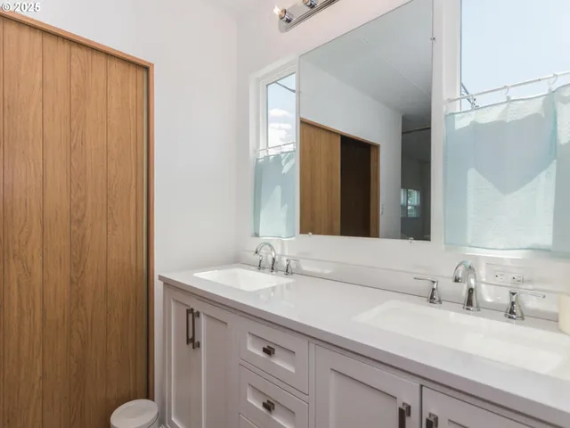 a view of a utility room