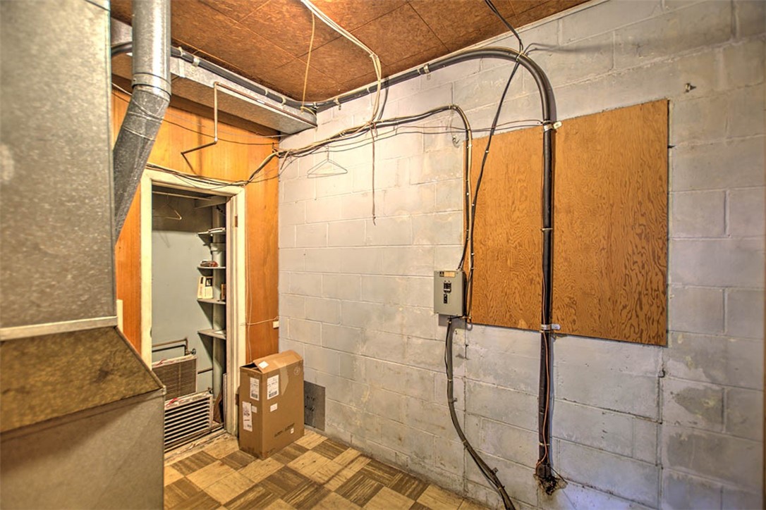 4480 Fort Daniel Road Decatur, IL 62521 - Photo 26 of 34 a bathroom with a shower