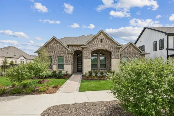 $500,000 | 1004 Pearl Crescent Place, Crowley, TX 76036