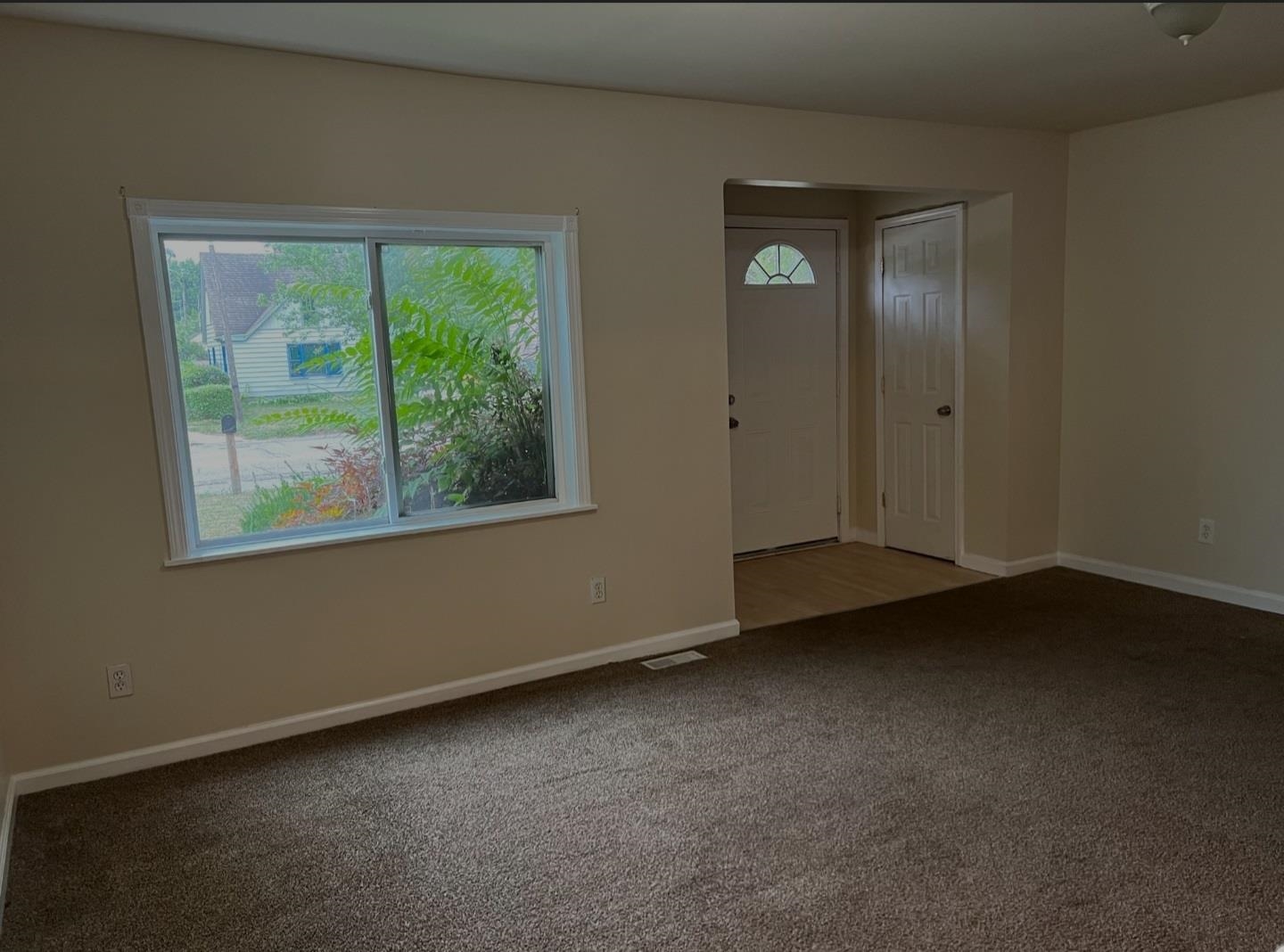 2955 Richfield Road Flint, MI 48506 - Photo 4 of 18 50088683-3.JPG