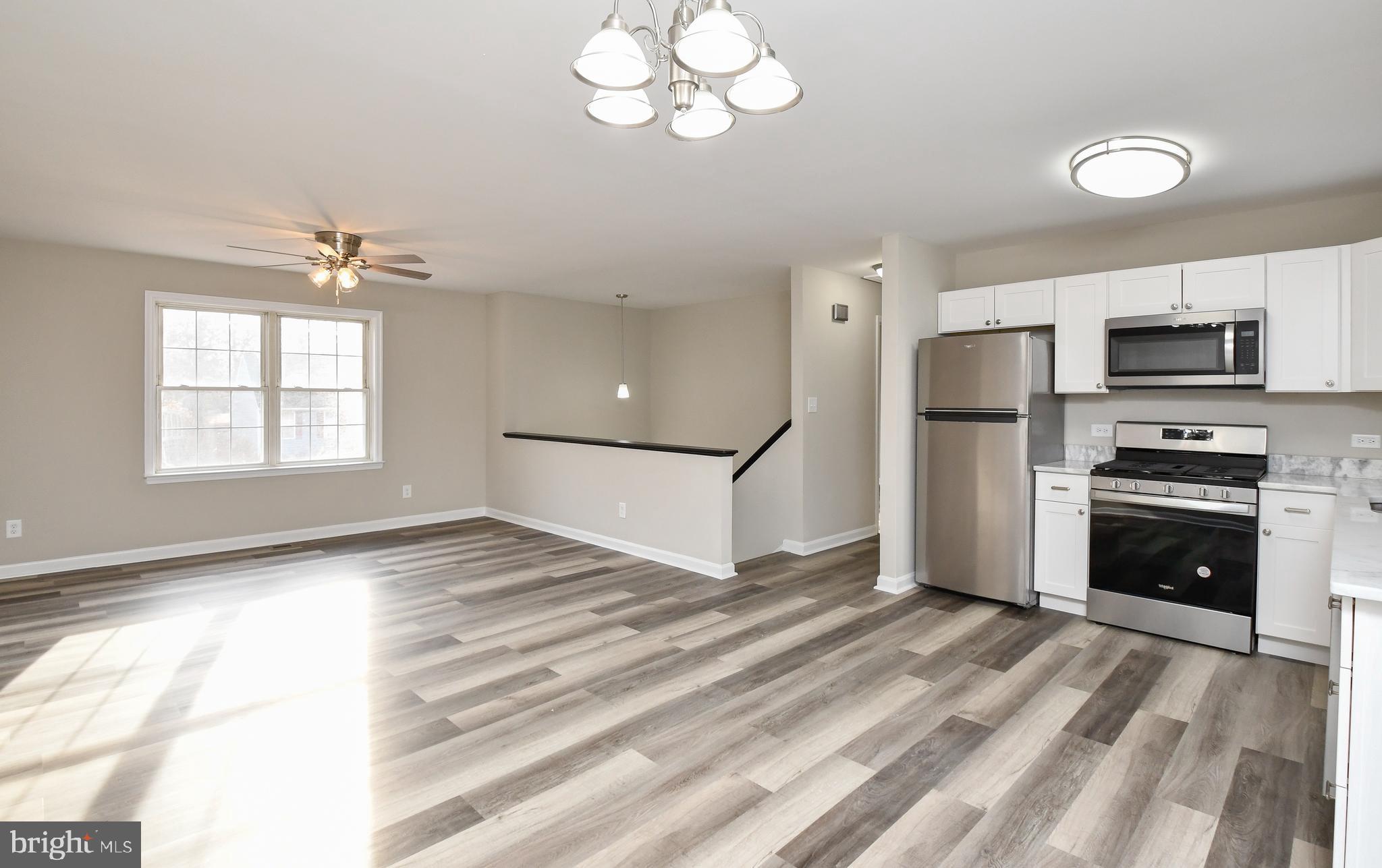 5515 South Branch Road Fredericksburg, VA 22407 - Photo 9 of 38 kitchen/dining/living
