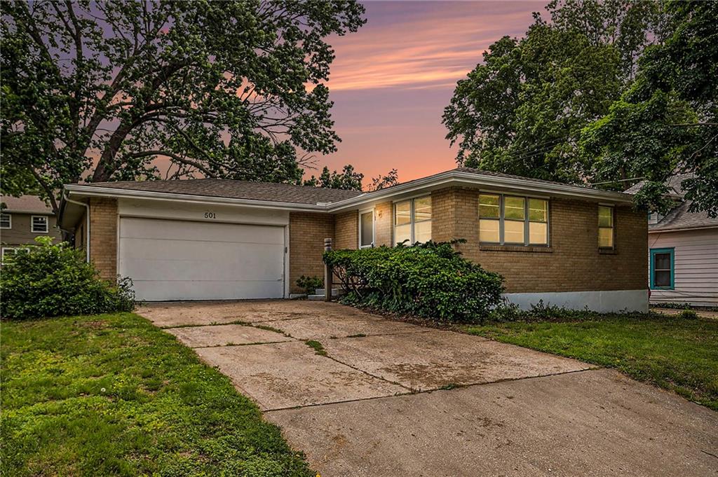 501 Maple Avenue Smithville, MO 64089 - Photo 1 of 1