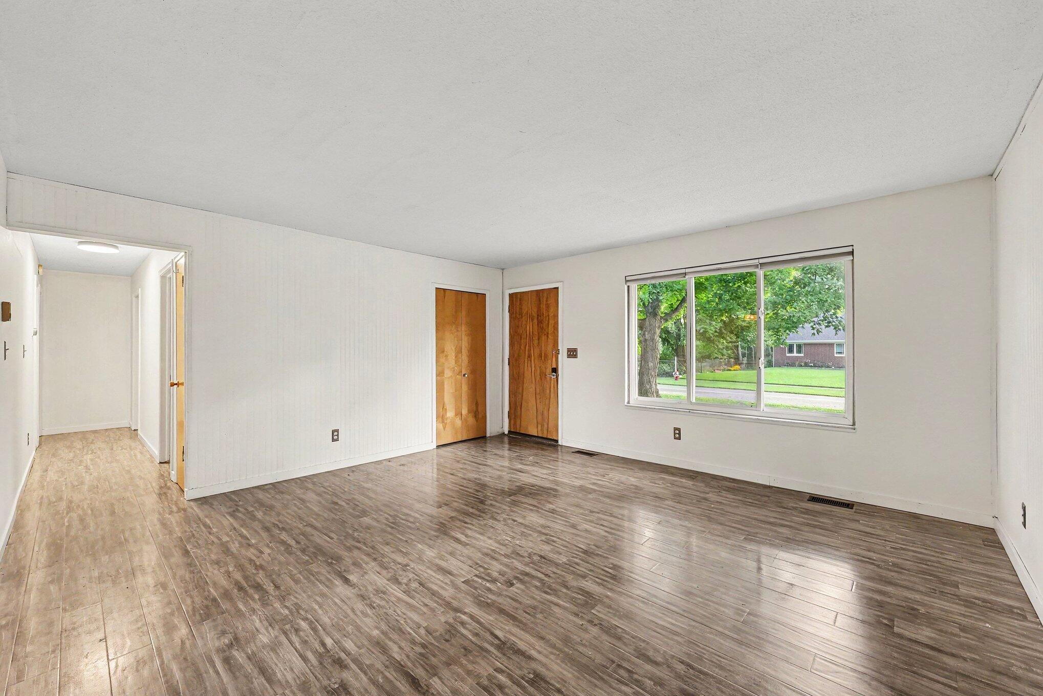 47473 Woodall Road Utica, MI 48317 - Photo 4 of 26 005_file_7415