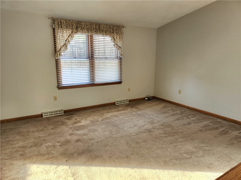 157 S Road Exeter, RI 02822 - Photo 8 of 27