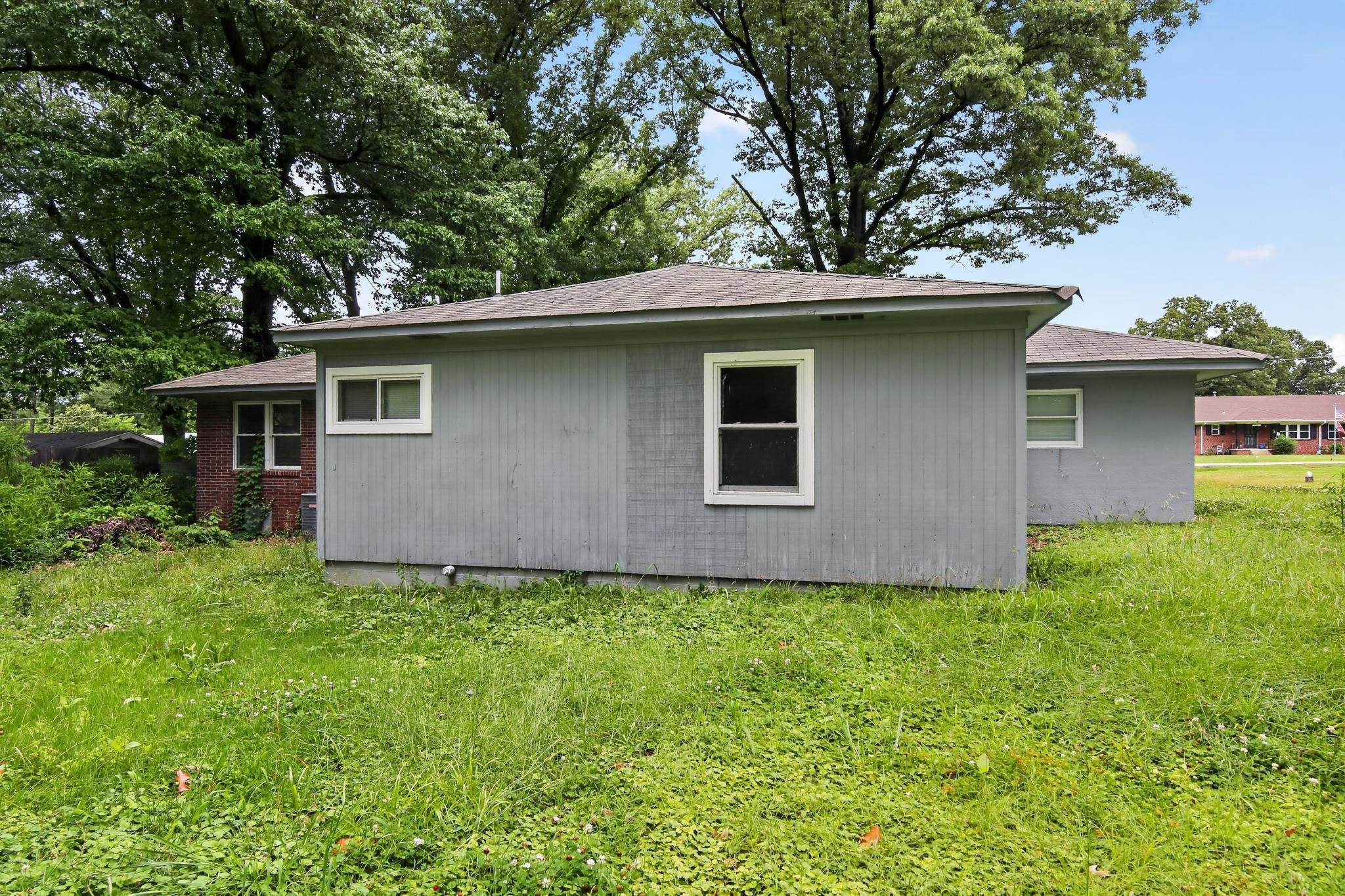 1403 Old Hickory Road Memphis, TN 38116 - Photo 4 of 31 Single-story residential structure featuring painted siding and a shingle roof