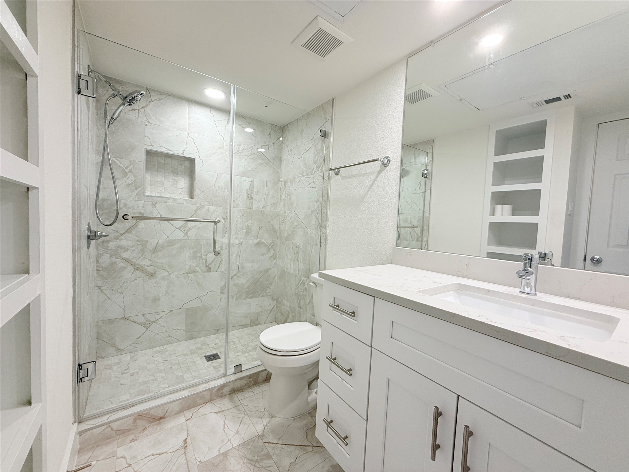 2350 Bering Drive, Unit 114 Houston, TX 77057 - Photo 10 of 24 Gallery Image 10
