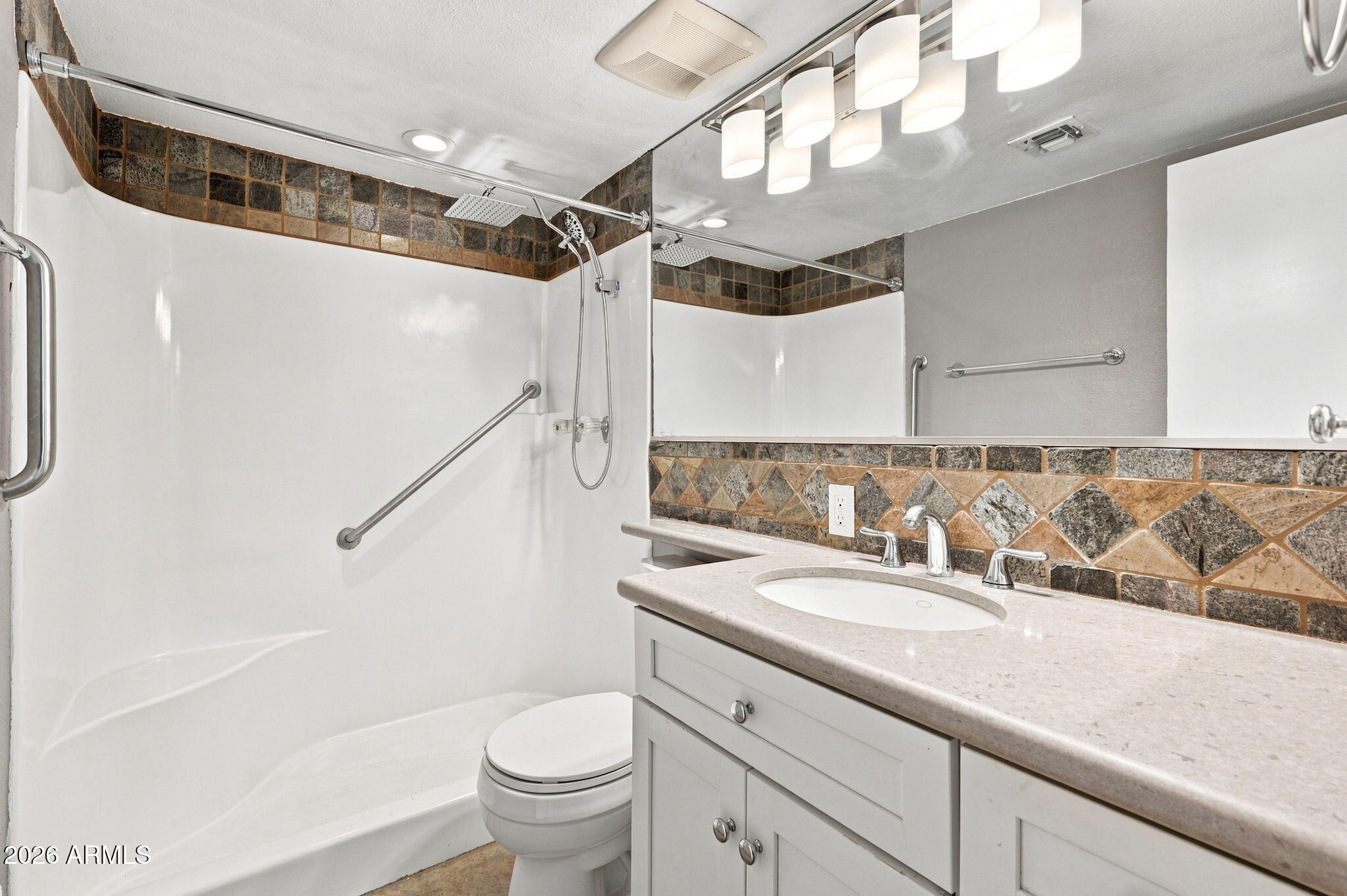 4201 East Camelback Road, Unit 31 Phoenix, AZ 85018 - Photo 14 of 28 3-web-or-mls-Camelback_unit_31 (3)