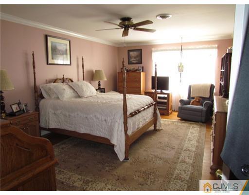 56 Harding Avenue Edison, NJ 08820 - Photo 17 of 21 Gallery Image 17