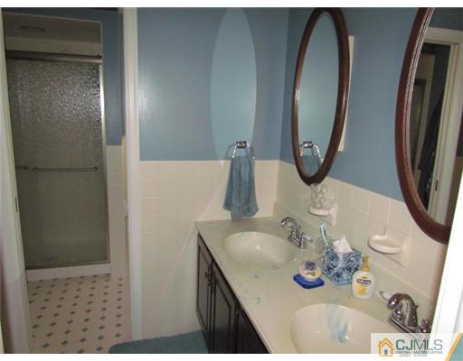 56 Harding Avenue Edison, NJ 08820 - Photo 18 of 21 Gallery Image 18