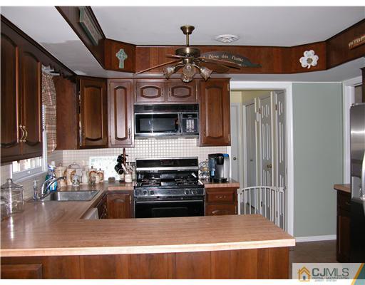 56 Harding Avenue Edison, NJ 08820 - Photo 3 of 21 Gallery Image 3