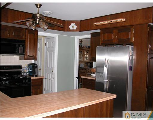 56 Harding Avenue Edison, NJ 08820 - Photo 7 of 21 Gallery Image 7