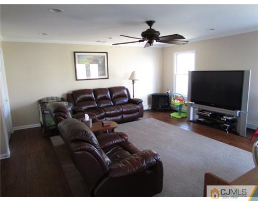 56 Harding Avenue Edison, NJ 08820 - Photo 9 of 21 Gallery Image 9