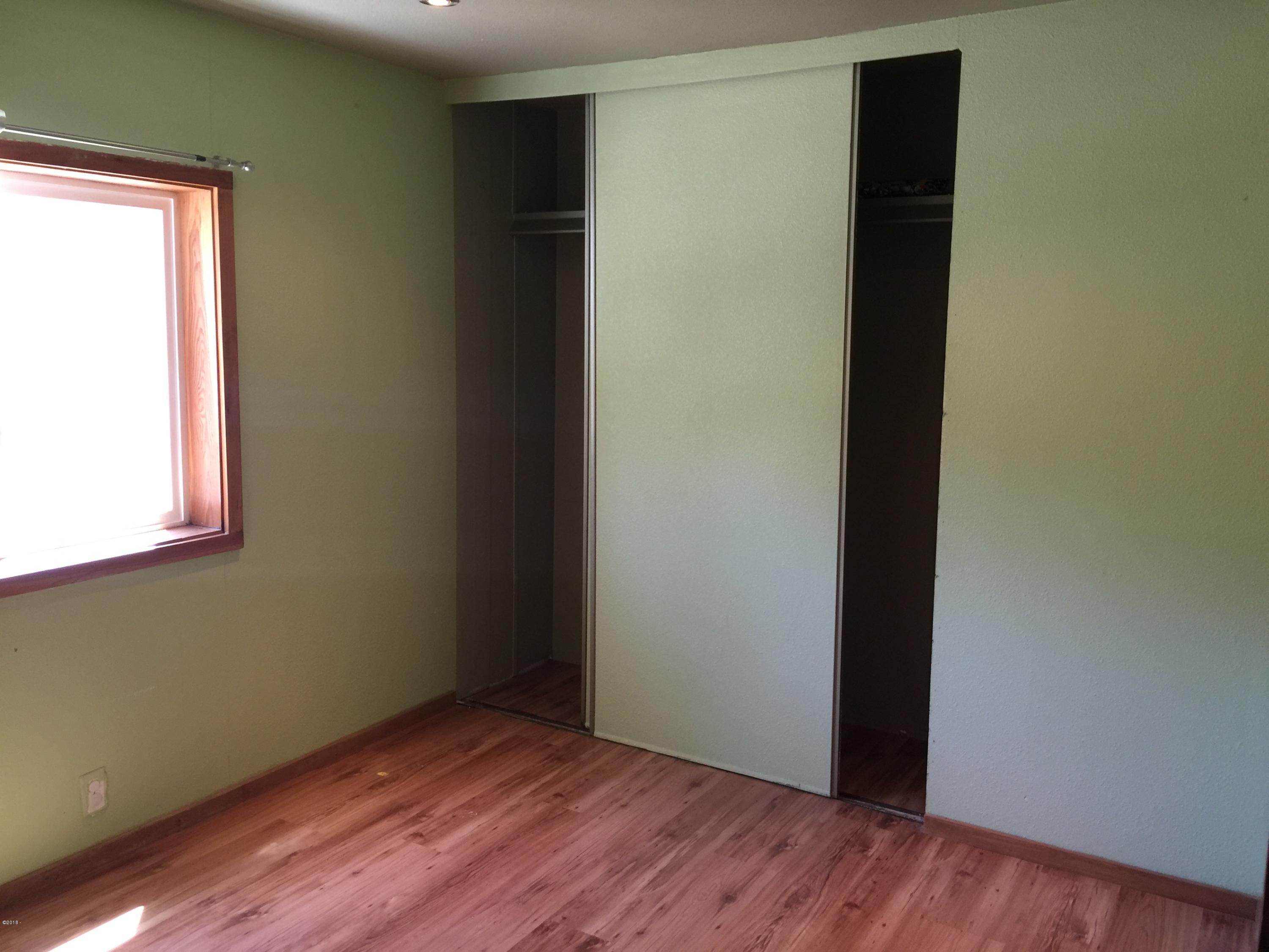 6310 Us-101 Otis, OR 97368 - Photo 15 of 30 Guest Bedroom