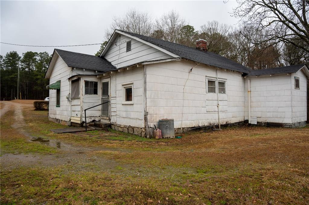 1702 Jones Ferry Road Elberton, GA 30635 - Photo 3 of 21 a view of a backyard of the house