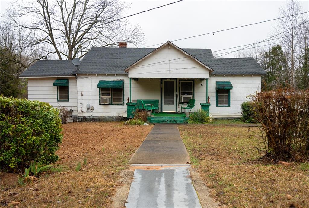 1702 Jones Ferry Road Elberton, GA 30635 - Photo 5 of 21 a front view of house with yard and trees around
