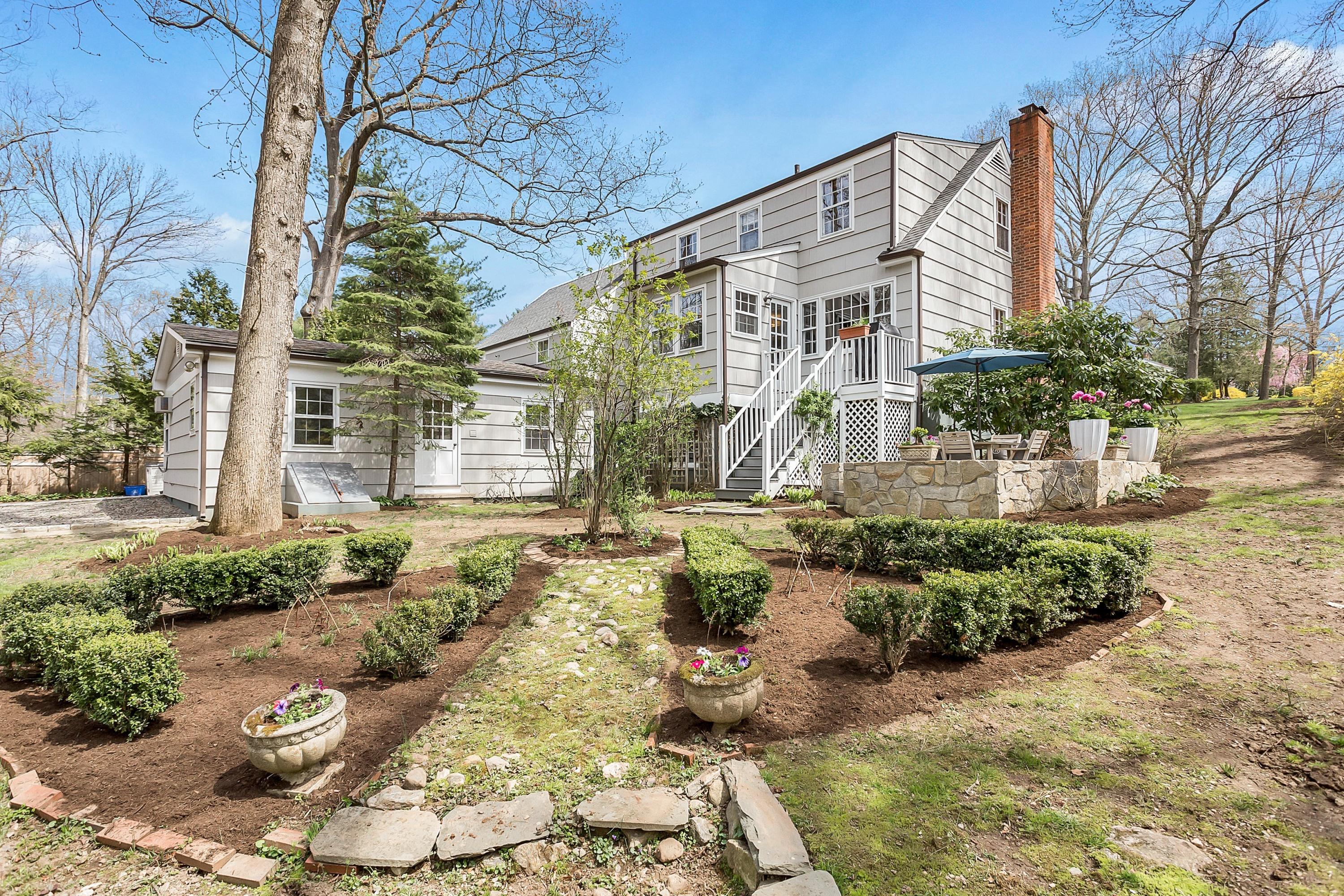 8 Great Hill Road Darien, CT 06820 - Photo 3 of 27 orig__MG_1543_10071042