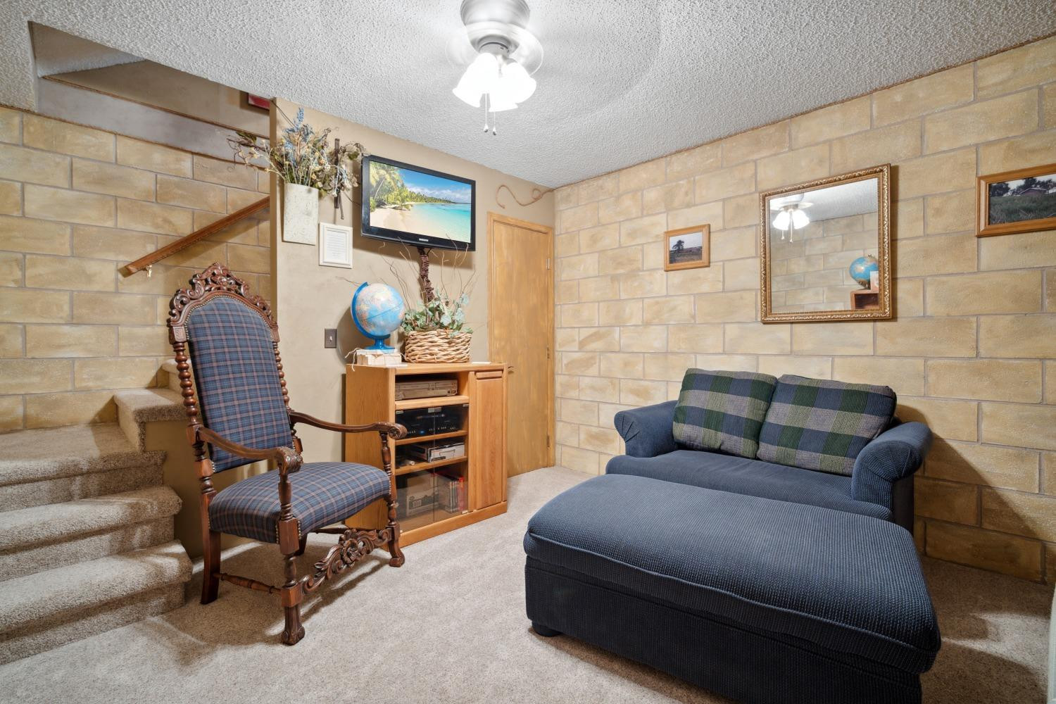 9002 Woodrow Road Wolfforth, TX 79382 - Photo 22 of 48 a living room with furniture and a window