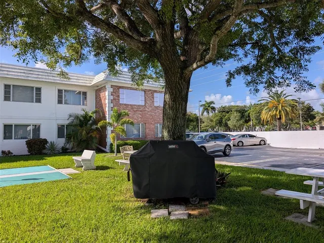 a view of a house with backyard and sitting area