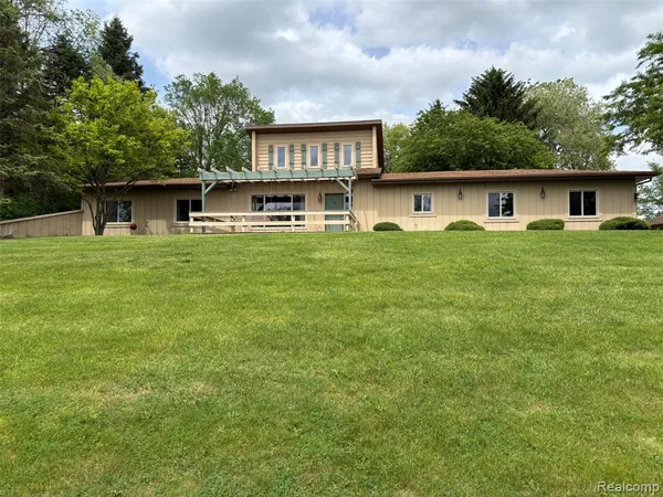 $615,000 | 885 Lake Forest Drive, Lapeer, MI 48446