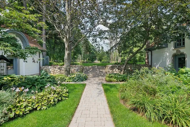$1,895,000 | 1436 Estate Lane, Lake Forest, IL 60045