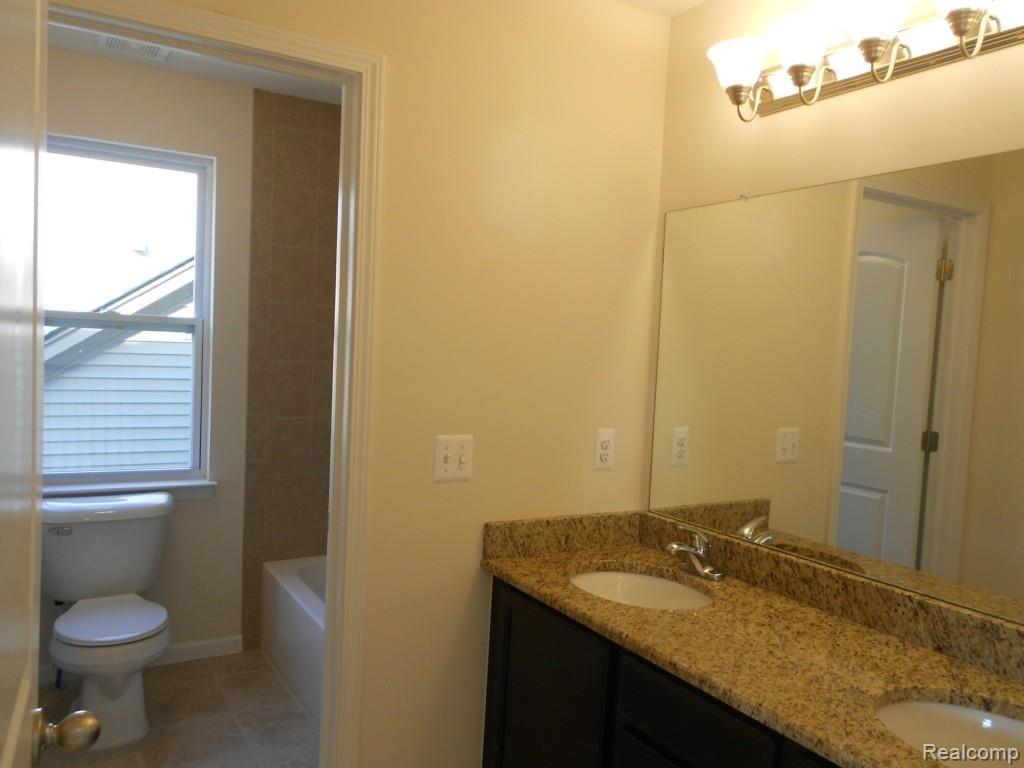 27396 Victoria Road Novi, MI 48374 - Photo 21 of 23 Main Bath