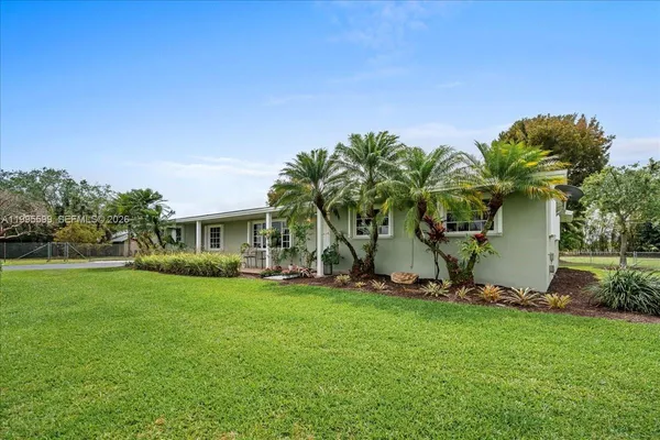 a view of a house with a backyard
