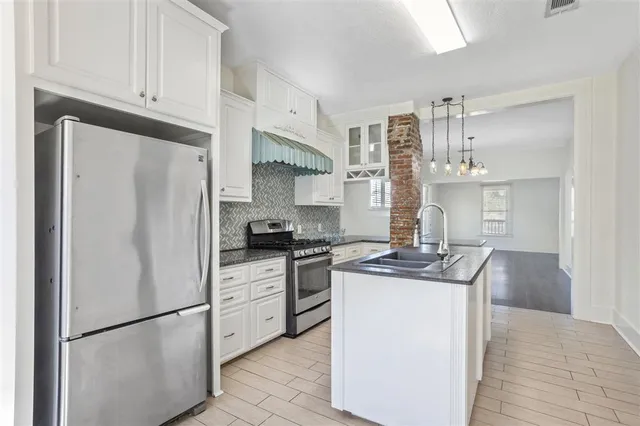 $192,500 | 900 South Division Street, Lake Charles, LA 70601