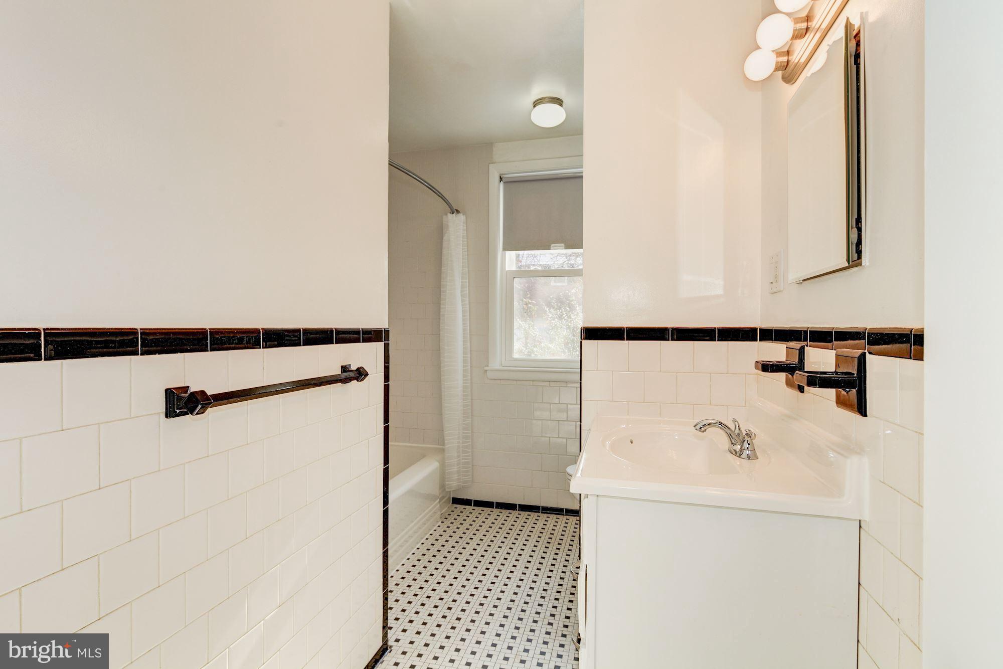 1906 Pot Spring Road Lutherville-Timonium, MD 21093 - Photo 21 of 30 Hall bathroom