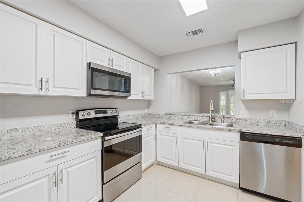 4304 Middlebrook Road, Unit 4304 Orlando, FL 32811 - Photo 5 of 16 Gallery Image 5