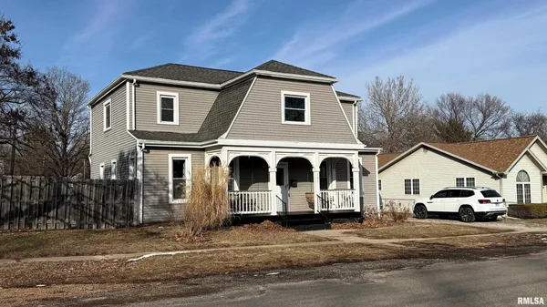 $249,900 | 107 East Rutledge Street, Petersburg, IL 62675