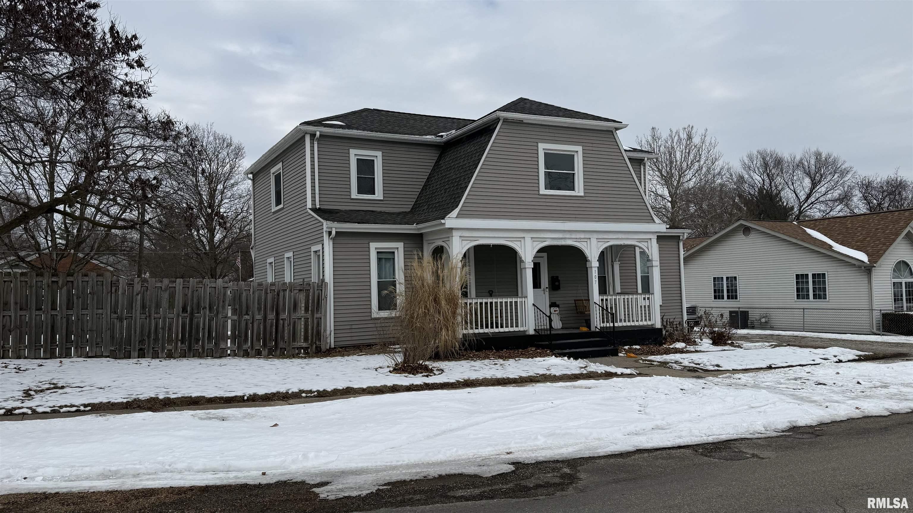 107 East Rutledge Street Petersburg, IL 62675 - Photo 2 of 6