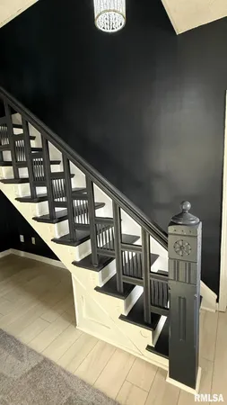 $249,900 | 107 East Rutledge Street, Petersburg, IL 62675