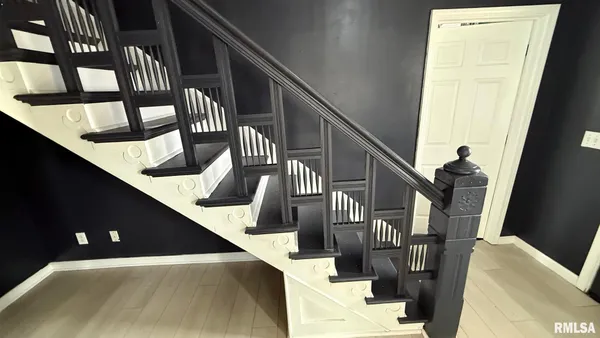 $249,900 | 107 East Rutledge Street, Petersburg, IL 62675