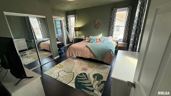 $249,900 | 107 East Rutledge Street, Petersburg, IL 62675