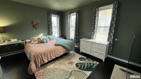 $249,900 | 107 East Rutledge Street, Petersburg, IL 62675