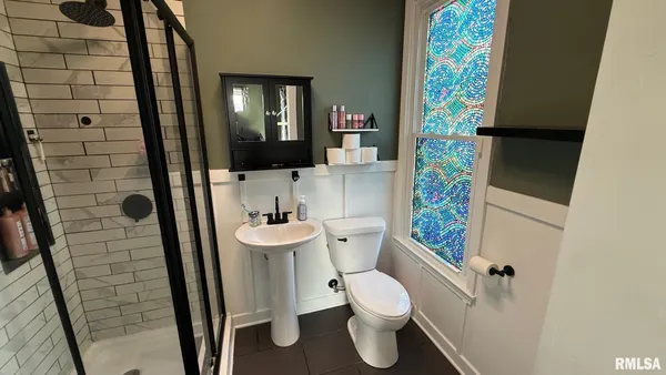 $249,900 | 107 East Rutledge Street, Petersburg, IL 62675